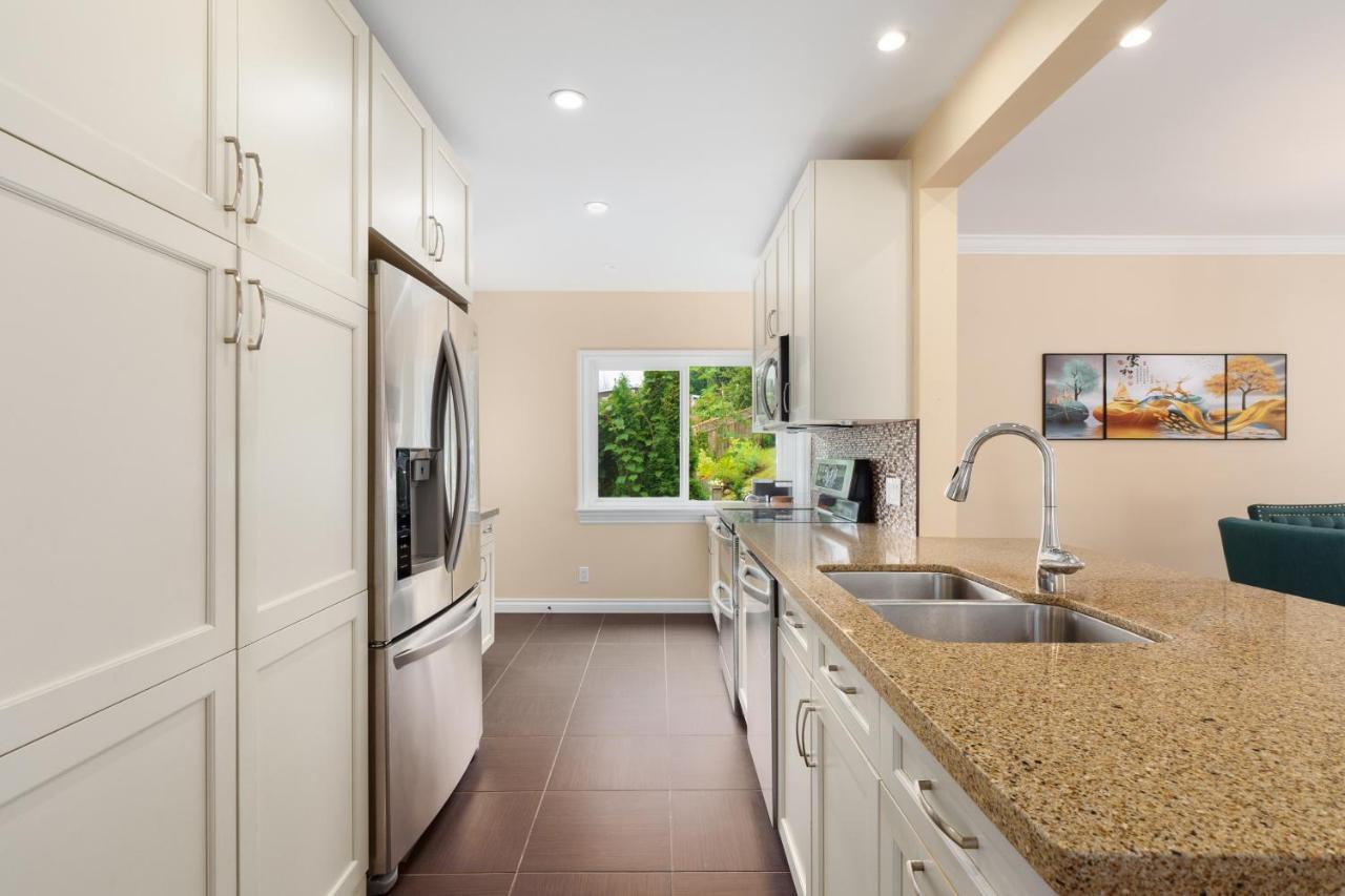Lovely 3 Bedroom Port Moody Spacious Home 6 People Free Parking Buitenkant foto