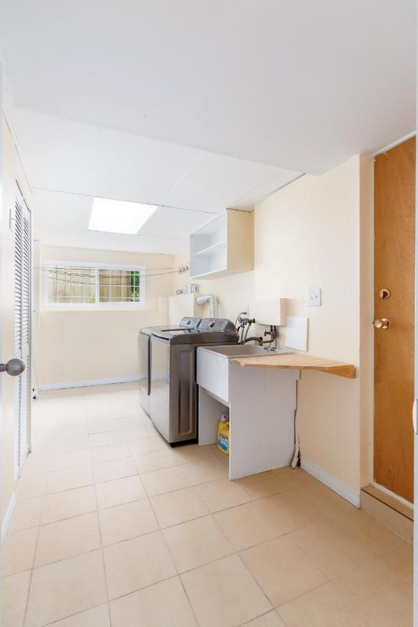 Lovely 3 Bedroom Port Moody Spacious Home 6 People Free Parking Buitenkant foto